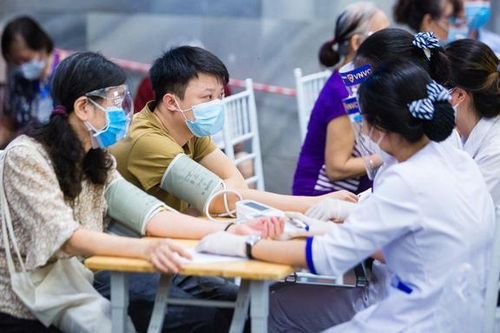 Hà Nội 'thần tốc' tiêm vắc xin cho hàng ngàn người dân ngay trong đêm