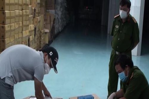 Phát hiện gần một vạn hộp thuốc điều trị COVID-19 chưa được cấp phép ở Việt Nam