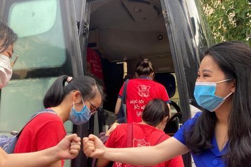 Hàng nghìn tình nguyện viên Hà Nội vào chiến dịch hỗ trợ tiêm chủng, tìm F0