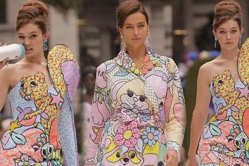 Gigi Hadid catwalk cùng bình sữa, đọ dáng với Irina Shayk