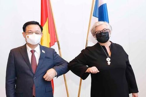 Chủ tịch Quốc hội Vương Đình Huệ mong muốn Phần Lan chia sẻ vắc-xin dôi dư
