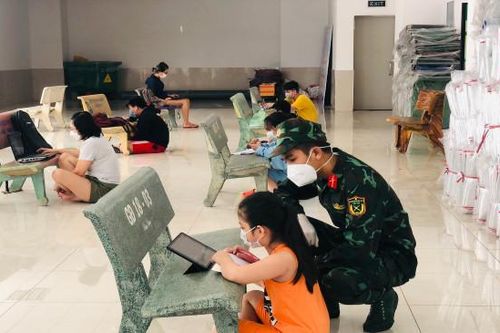 Lớp học dã chiến trong dịch Covid-19 ở TP.HCM