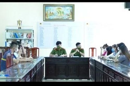 5 thiếu nữ tụ tập sử dụng ma túy cùng 4 thanh niên trong nhà nghỉ