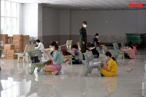 Lớp học online 'dã chiến' ở TP Hồ Chí Minh