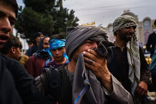 Ông bố Afghanistan bán con gái để cứu đói cho gia đình
