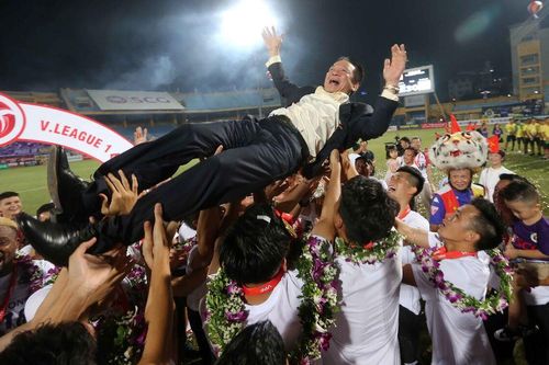 Từ chuyện mặt sân Mỹ Đình bị chê đến Hà Nội FC xin giảm tiền thuê