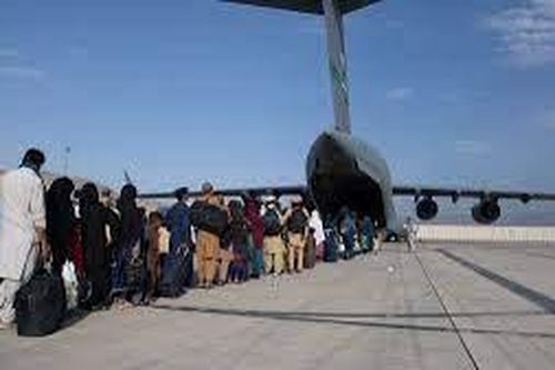 Taliban cho phép 200 công dân nước ngoài rời khỏi Afghanistan