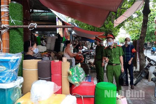 Tăng cường thực hiện các biện pháp phòng, chống dịch COVID -19 tại chợ Rồng