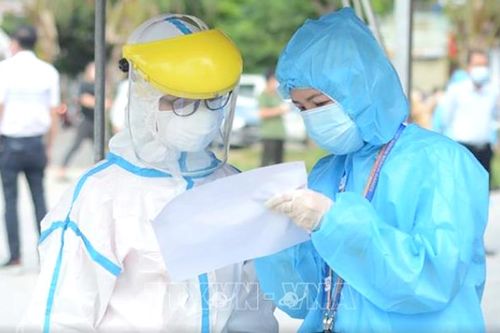 Đừng làm con nhộng trong tổ kén