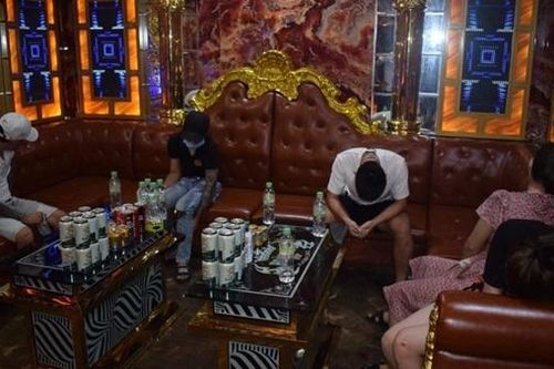 Mở cửa đón khách 'bay lắc', quán karaoke bị phạt 50 triệu đồng