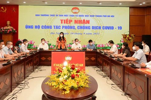 Tiếp nhận nhu yếu phẩm của 3 đơn vị hỗ trợ Hà Nội phòng, chống dịch bệnh