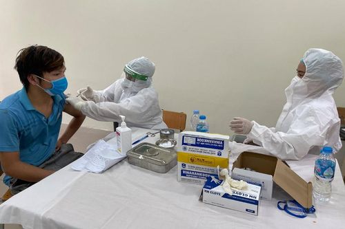 Trong 18 tiếng, Hà Nội đã tiêm được hơn 181 nghìn mũi vắc xin phòng Covid-19