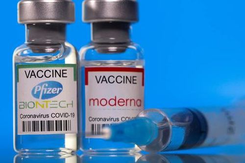 Bộ Y tế đề nghị các tỉnh, thành xem xét tiêm trộn vaccine COVID-19 Moderna và Pfizer