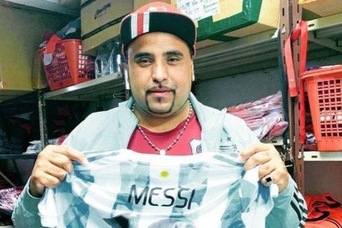 Messi tặng kỷ vật vô giá khi gặp lại cố nhân sau 21 năm