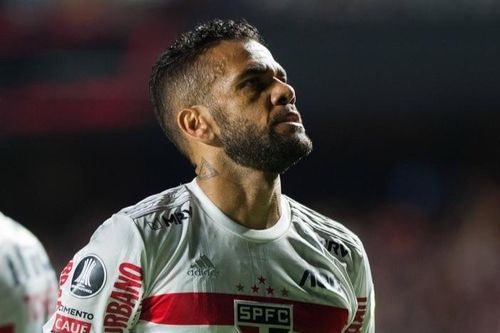 Dani Alves thất nghiệp