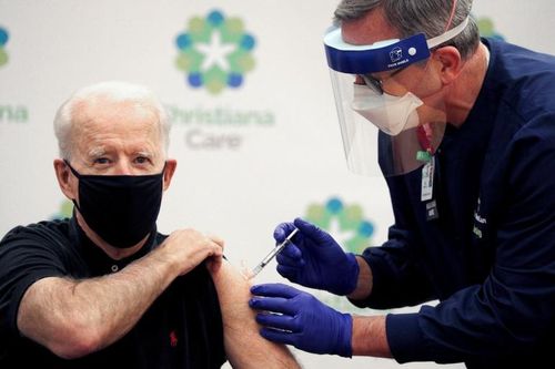 Ông Biden sẽ tiêm mũi vaccine thứ 3, nhưng chưa phải lúc này
