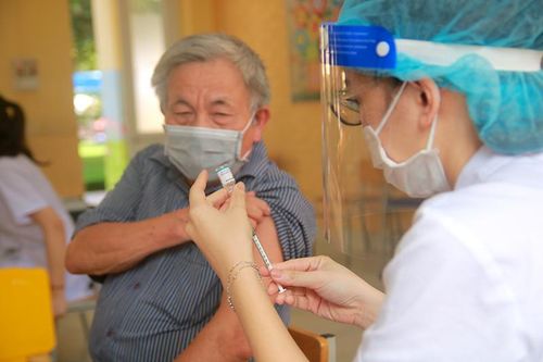 Người cao tuổi quận Nam Từ Liêm: 'Chúng tôi chờ ngày này lâu lắm rồi!'
