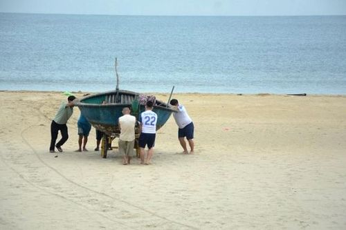 15 máy bay, 105 tàu thuyền được huy động sẵn sàng cứu nạn khi bão số 5 đổ bộ đất liền sáng 12/9