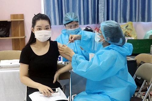Hà Nội lập kỷ lục mới với hơn 411 nghìn mũi tiêm vaccine Covid-19 một ngày