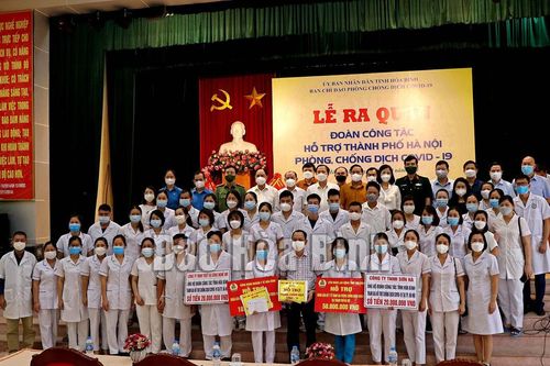 300 y, bác sĩ Hòa Bình hỗ trợ Hà Nội chống dịch COVID-19