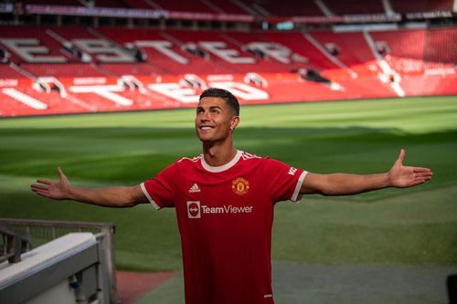 Sau 18 năm, Ronaldo lại ra mắt MU lần nữa