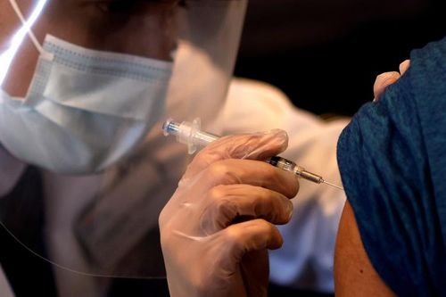 Tiêm vaccine ngừa Covid-19 đầy đủ giảm nguy cơ tử vong tới 11 lần