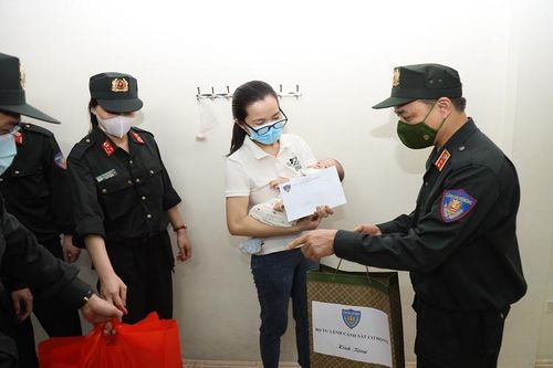 Bộ Tư lệnh Cảnh sát Cơ động động viên cán bộ chiến sĩ tuyến đầu chống dịch