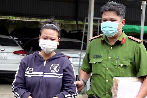 An Giang: Bàn giao 2 người con của đôi vợ chồng trốn truy nã cho người thân