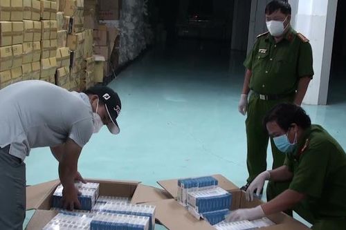 Thu giữ gần 10.000 hộp thuốc 'Liên Hoa Thanh Ôn' quảng cáo điều trị COVID-19