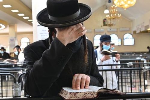 Israel truy tố người hành hương Hasidic làm giả kết quả xét nghiệm Covid để về nhà