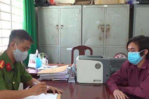 Khởi tố hai đối tượng đánh công an khi bị nhắc nhở ăn nhậu
