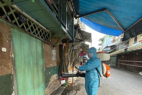 Vì sao hàng quán ở TPHCM vẫn 'cửa đóng then cài'?