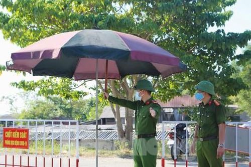 Cố tình 'thông chốt' kiểm dịch, hai thanh niên bị phạt 15 triệu đồng