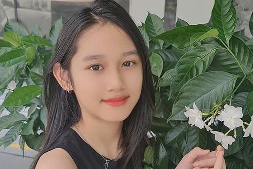 Con gái 10 tuổi, cao 1,56m của Minh Tiệp và vợ kém 13 tuổi