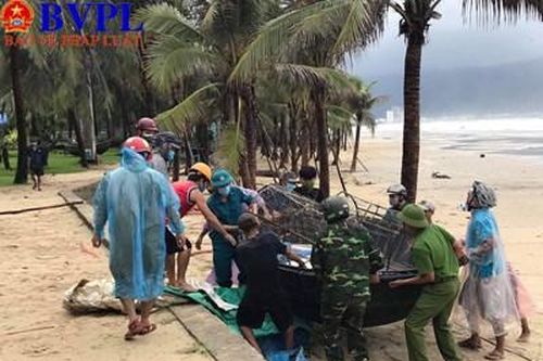 Lực lượng bộ đội, công an giúp người dân phòng, chống bão số 5