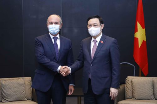 Chủ tịch Quốc hội Vương Đình Huệ tiếp các doanh nghiệp quốc tế