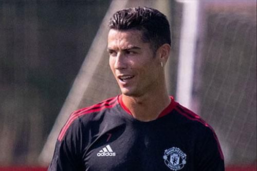HLV Solskjaer nói gì về khả năng Ronaldo dự trận MU vs Newcastle?