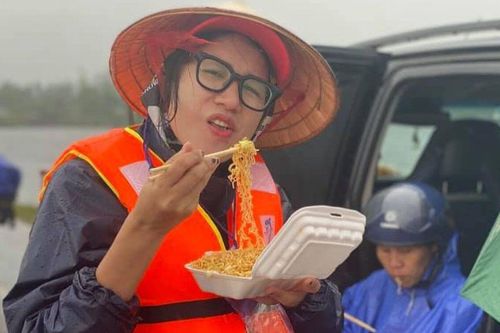 Trang Trần sao kê từ thiện, tuyên bố dừng lại vì hứng chịu 'gạch đá', nhắn nhủ ai đó lộng lẫy mà lươn lẹo