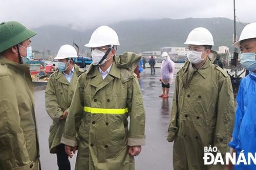 Bảo đảm an toàn tuyệt đối cho người và tàu thuyền vào trú bão
