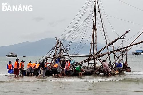 Lực lượng vũ trang chủ động giúp dân ứng phó bão số 5