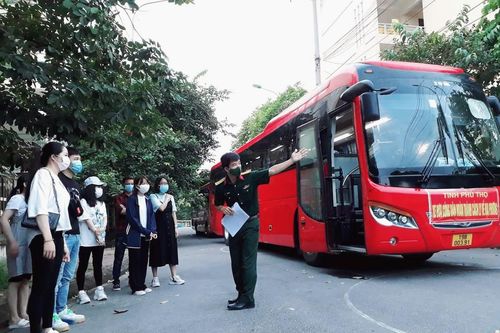 Bàn giao 23 công dân hoàn thành cách ly tập trung trở về địa phương