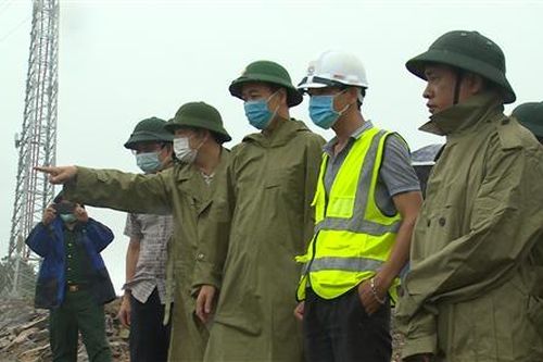 Phó Bí thư Thường trực Tỉnh ủy Nguyễn Đăng Quang kiểm tra tình hình ứng phó mưa lũ ở huyện Hướng Hóa