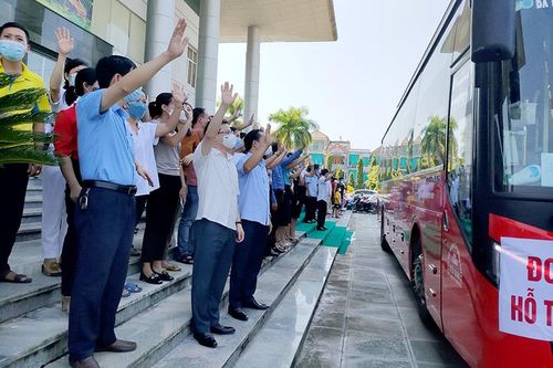 100 cán bộ y, bác sỹ Tuyên Quang hỗ trợ Hà Nội chống dịch