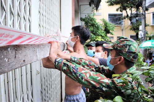 Bão Conson đang áp sát bờ, các tỉnh miền Trung khẩn trương di dời dân