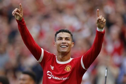Ronaldo, Bruno Fernandes đua nhau ghi bàn, Man Utd chiếm ngôi đầu Ngoại Hạng Anh