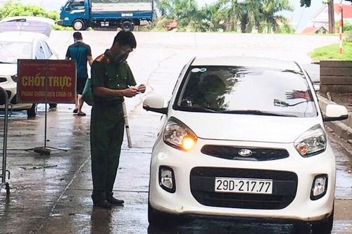 Duy trì kiểm soát chặt tại các chợ, siêu thị, cửa hàng thiết yếu