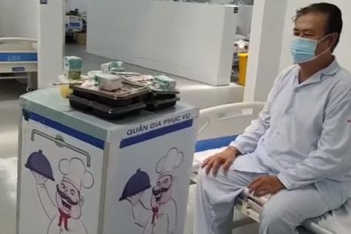 Chuyện về 'người quản gia' phục vụ F0 chẳng bao giờ khoác đồ bảo hộ