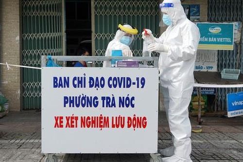 Tự chế xe lấy mẫu xét nghiệm lưu động, người dân Cần Thơ mừng rỡ khi loa gọi ra cửa nhà làm test COVID-19