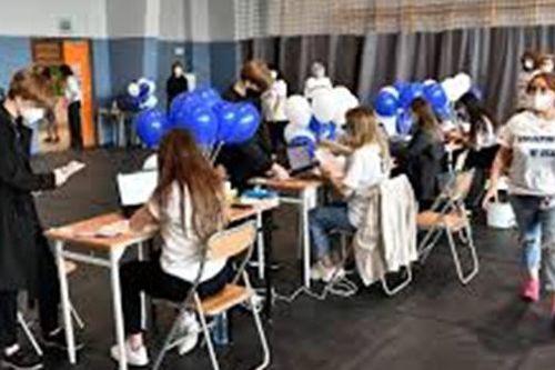 Romania: Tiêm chủng đại trà cho học sinh