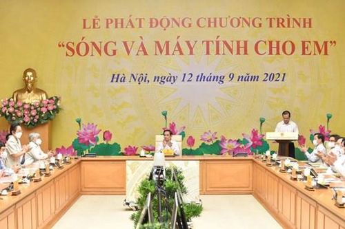Phát động toàn quốc Chương trình 'Sóng và máy tính cho em'